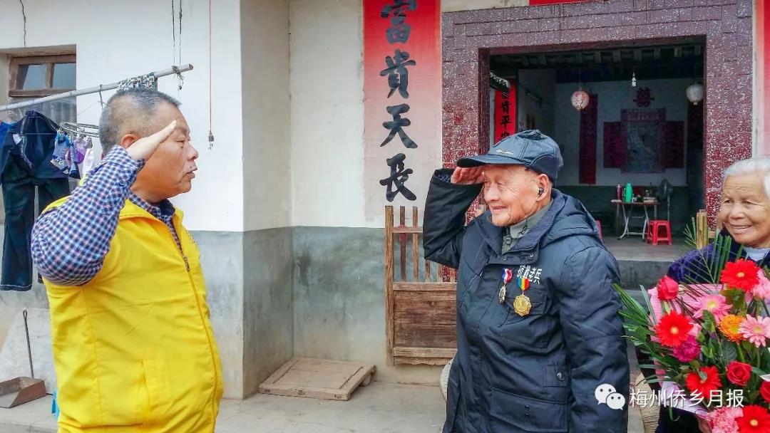 李建華與抗戰(zhàn)老兵的故事：為英雄盡孝道，為后世傳善行